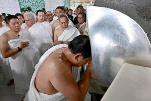 Prabowo Umrah di Ka’bah: Cium Hajar Aswad & Salat Sunnah di Dalam Ka’bah